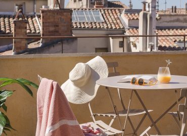 Le Pigeonnier, appartement 48m² avec terrasse au centre d'Aix-en-Provence. Charme provençal authentique, 4 voyageurs.