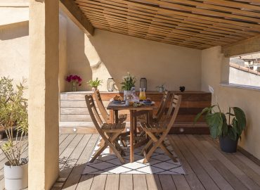 Le Pigeonnier, appartement 48m² avec terrasse au centre d'Aix-en-Provence. Charme provençal authentique, 4 voyageurs.
