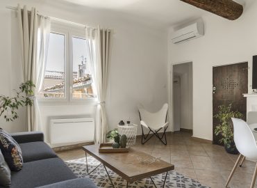 Le Pigeonnier, appartement 48m² avec terrasse au centre d'Aix-en-Provence. Charme provençal authentique, 4 voyageurs.