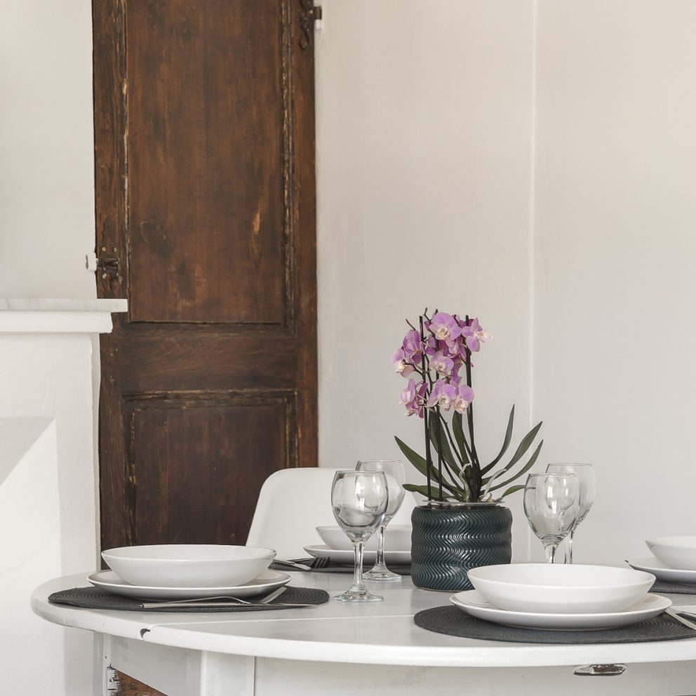 Le Pigeonnier, appartement 48m² avec terrasse au centre d'Aix-en-Provence. Charme provençal authentique, 4 voyageurs.