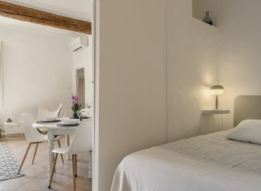 Le Pigeonnier, appartement 48m² avec terrasse au centre d'Aix-en-Provence. Charme provençal authentique, 4 voyageurs.