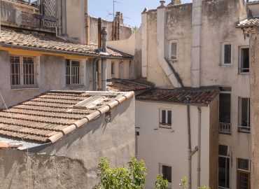 Le Pigeonnier, appartement 48m² avec terrasse au centre d'Aix-en-Provence. Charme provençal authentique, 4 voyageurs.