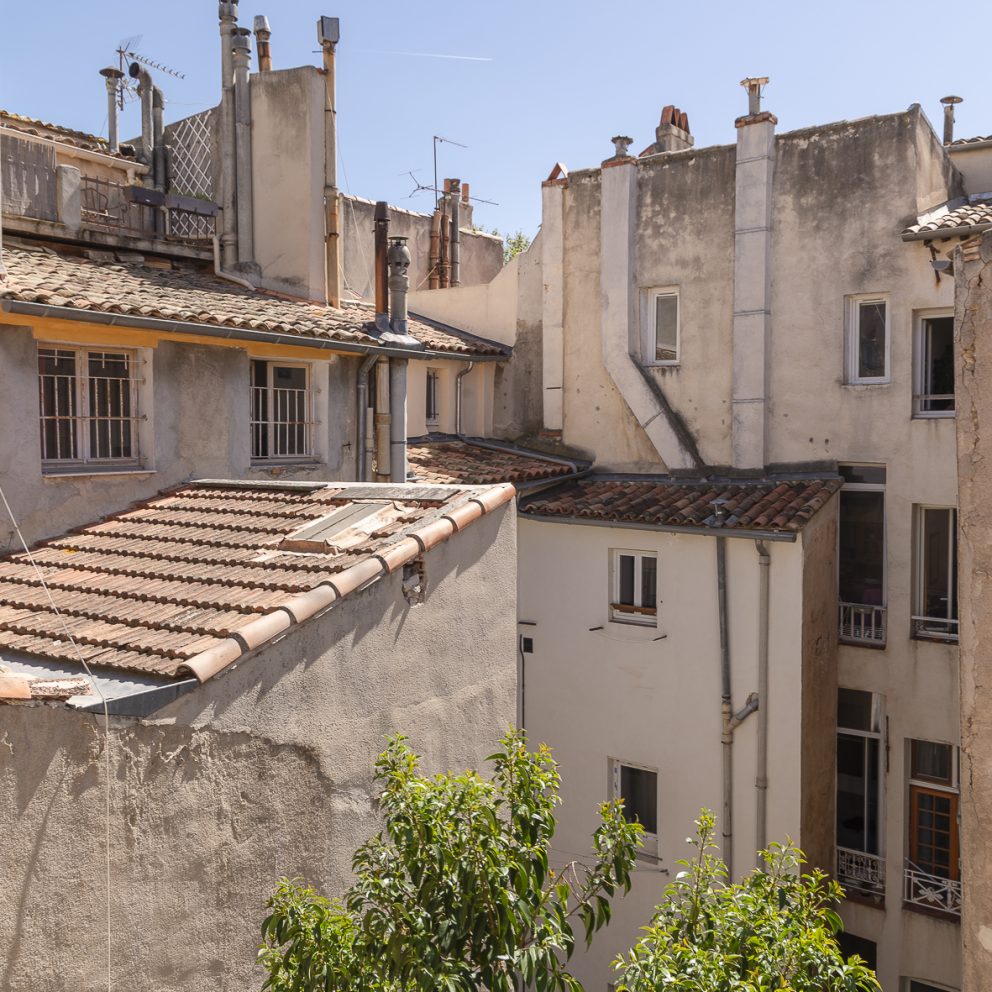 Le Pigeonnier, appartement 48m² avec terrasse au centre d'Aix-en-Provence. Charme provençal authentique, 4 voyageurs.