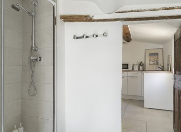 Le Pigeonnier, appartement 48m² avec terrasse au centre d'Aix-en-Provence. Charme provençal authentique, 4 voyageurs