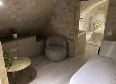 Chambre fauteuil le Discret location saisonnière Aix-en-Provence