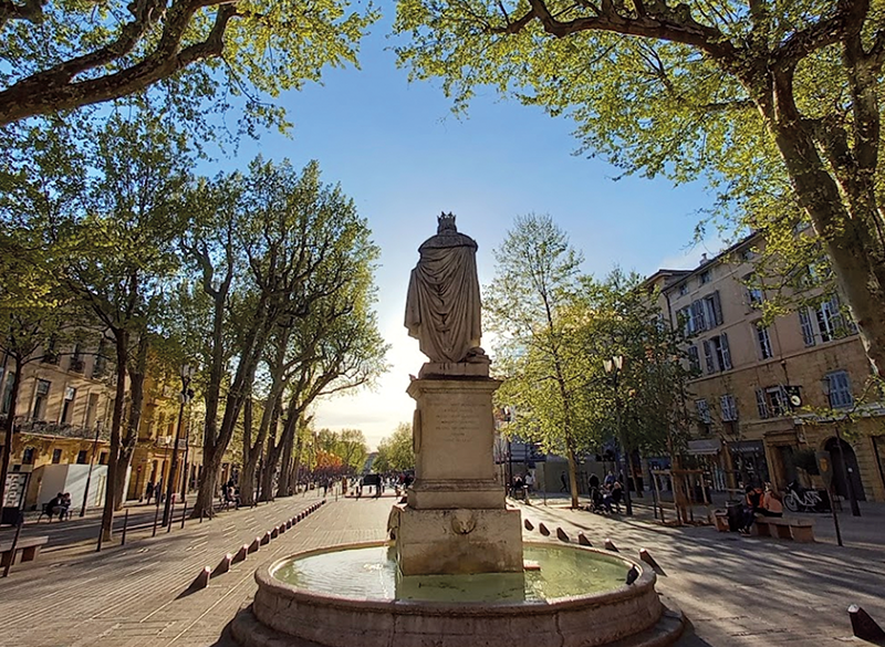 Cours Mirabeau à Aix en Provence, un Voyage en Provence