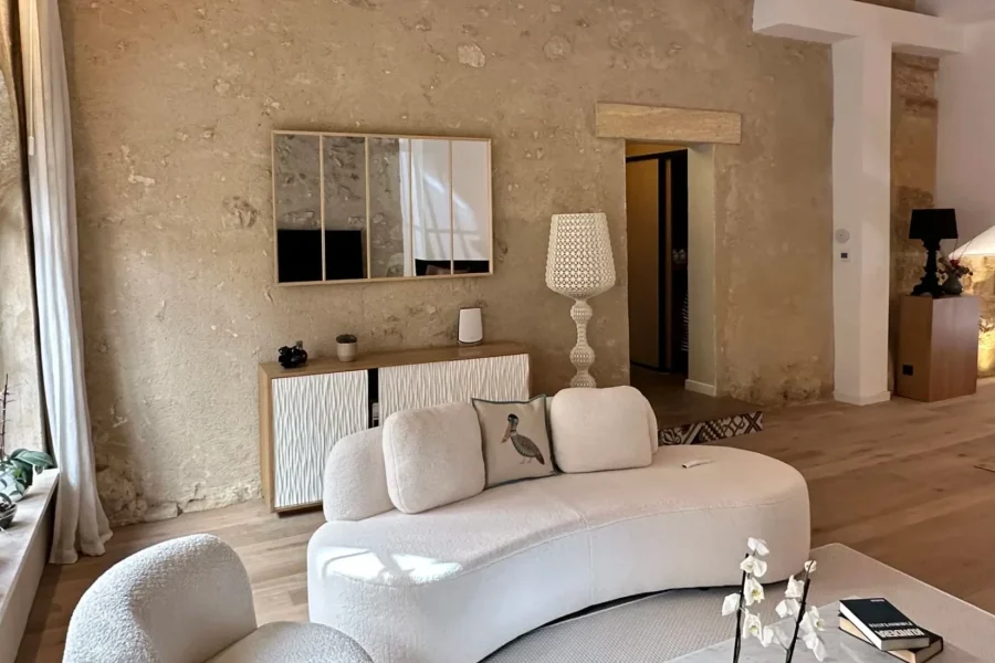 Le Spacieux appartement triplex avec jacuzzi Aix-en-Provence Salon de l'appartement de charme Le Spacieux à Aix-en-Provence